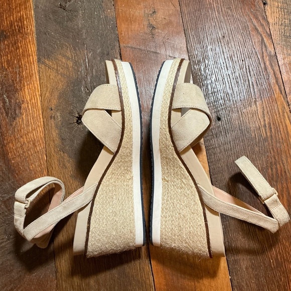 Cole Haan Suede Cross-Strap Wedge Sandals in Beige Size 7.5B - Picture 8 of 11